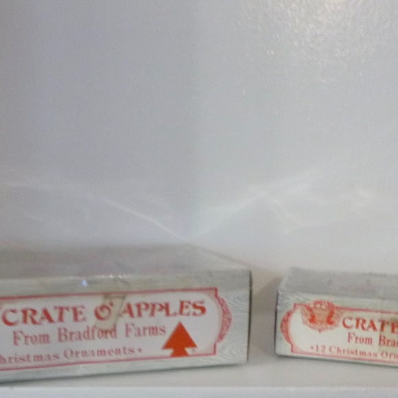 2 BOXES CRATE O' APPLES - GLOSSY RED APPLE ORNAMENTS BRADFORD FARMSw/BONUS BELL - Picture 4 of 13
